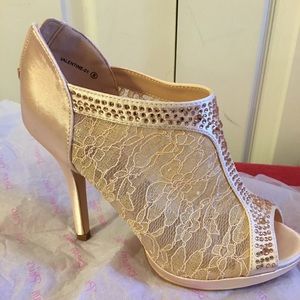 Dream Pairs / worn once / peep toed / platform/ sequins